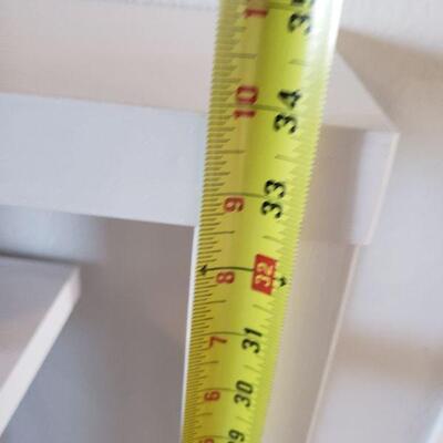 Lot 28: White Shelf (original assembly instructions included)