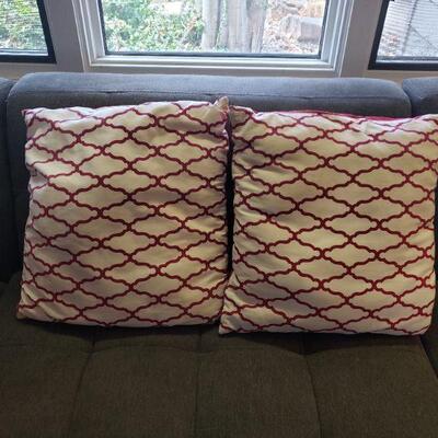 Lot 31: (2) Decorative Pillows