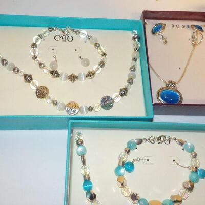 8- Beautiful selections of jewelry in boxes . ( NEW)