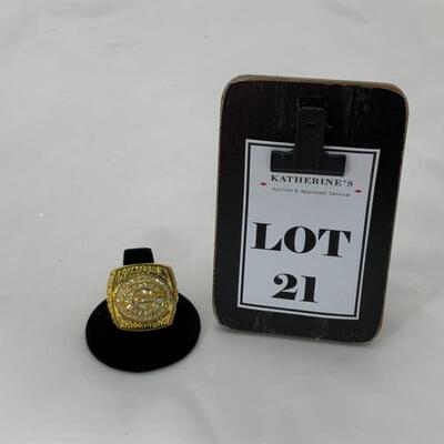 .21. Commemorative Super Bowl XXXI Replica Ring | FAVRE