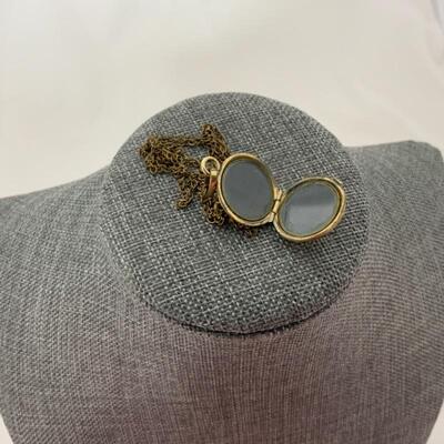 .44. Vintage | Taille dâ€™Epargne Locket | Signat 