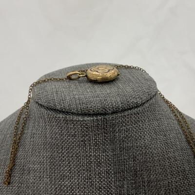 .44. Vintage | Taille dâ€™Epargne Locket | Signat 