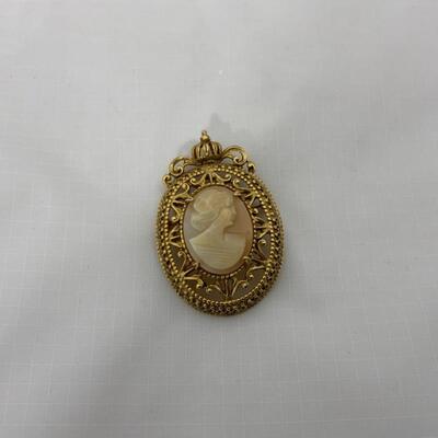 .52. Florenza Cameo | Pendant or Brooch