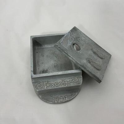 .63. Hull Vase | Persian 1944 Ashtray