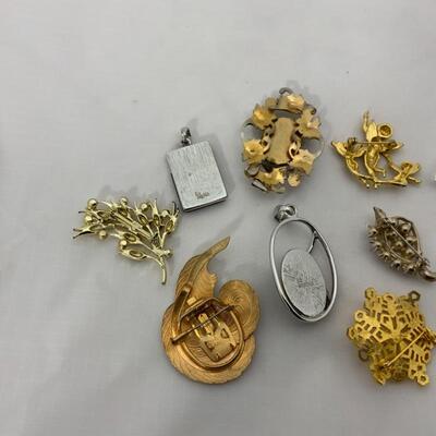 .75. Mixed Costume Brooch & Pendant Lot