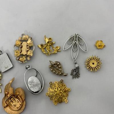 .75. Mixed Costume Brooch & Pendant Lot