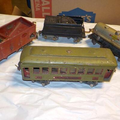 More Lionel accessories trains. (4)