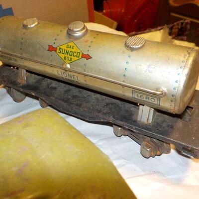 More Lionel accessories trains. (4)