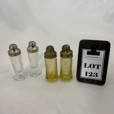 .123. Antique | Clear & Amber | Depression Glass | Salt & Pepper Shakers