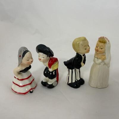 .133. Vintage | Napco | Two Happy Couples Shaker Sets