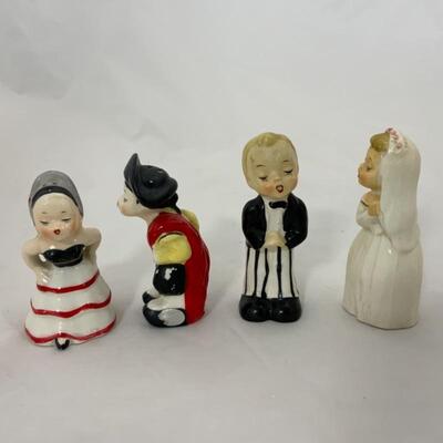 .133. Vintage | Napco | Two Happy Couples Shaker Sets