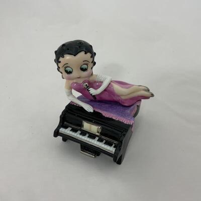 .140. â€œBaby Grand Bettyâ€ Salt & Pepper Set | Betty Boop