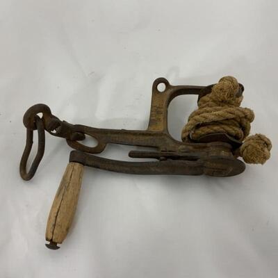 .158. Farm Fresh | Wire Stretcher