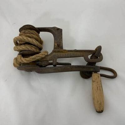 .158. Farm Fresh | Wire Stretcher