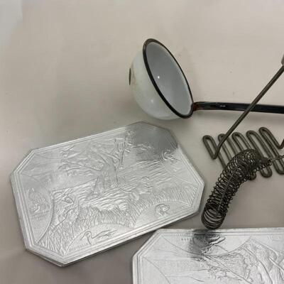 .160. Vintage | Kitchen Tools | Trivets