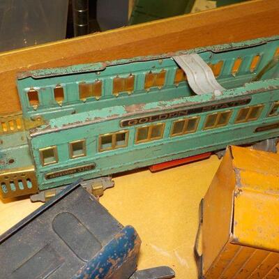 More Lionel accessories trains. (3).