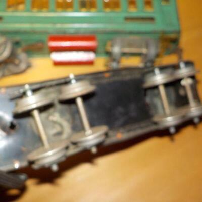 More Lionel accessories trains. (3).