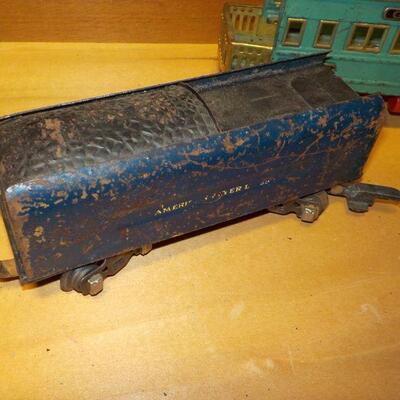 More Lionel accessories trains. (3).