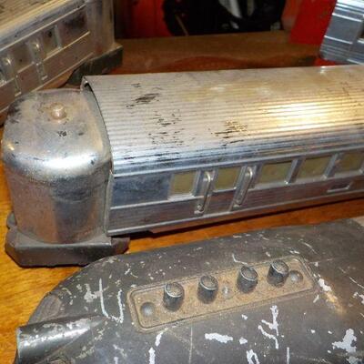 More Lionel accessories trains. (4)