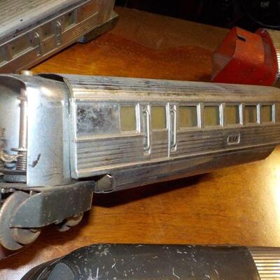More Lionel accessories trains. (4)