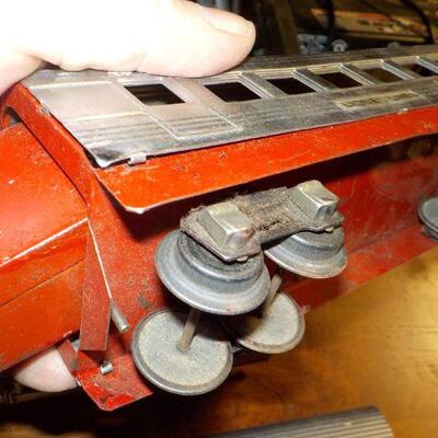 More Lionel accessories trains. (4)