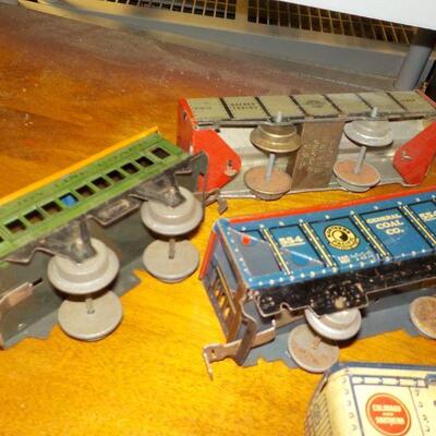 6- Vintage Pre-War Hafner Model Train Cars".