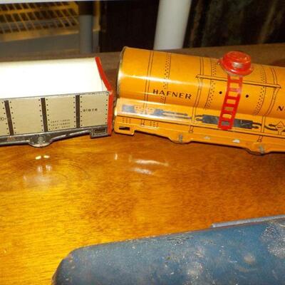 6- Vintage Pre-War Hafner Model Train Cars".