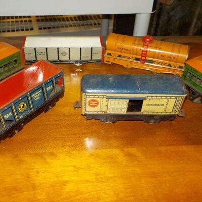 6- Vintage Pre-War Hafner Model Train Cars".