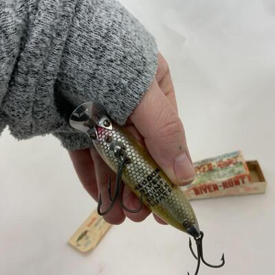 .172. Vintage | River Runt Spook Floater in Box | Catalogue