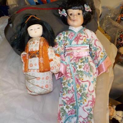 2 Chinese doll's from 2 separt makers.