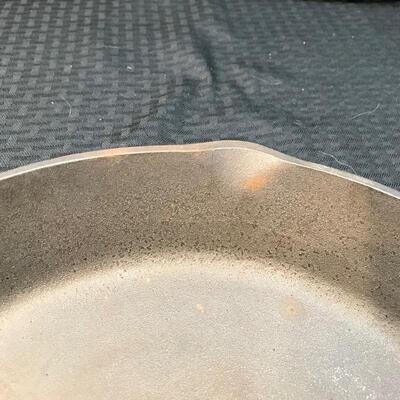 Lodge 12â€œ Cast Iron Skillet D2 10SK