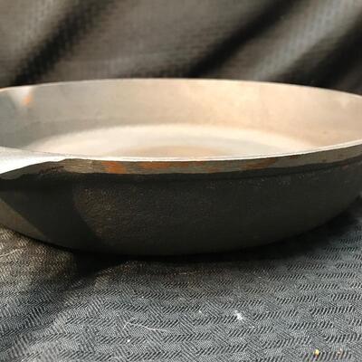 Lodge 12â€œ Cast Iron Skillet D2 10SK