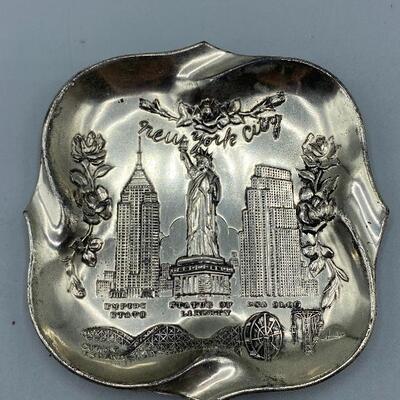 Vintage Pot Metal New York City Trinket Souvenir Dish