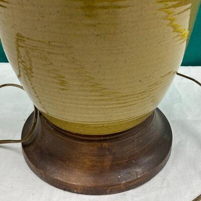 Vintage Mid Century Mustard Yellow Speckle Pottery Lamp *Damaged*