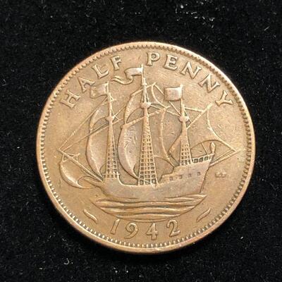 Lot 34 - 1917 and 1942 British Half Penny