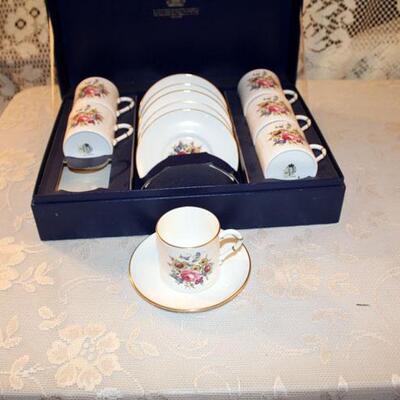 Royal Worcester 12 piece porcelain cup and saucer gift set, original box (#57)