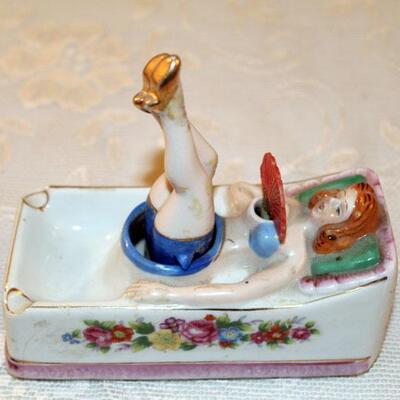 Fun Naughty Lady Japanese import ceramic, fan and legs move (#60)