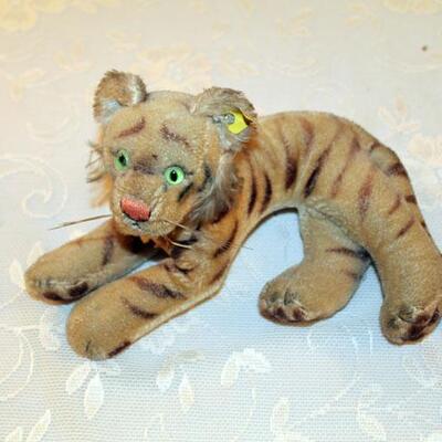 Vintage Steiff Tiger, original tags, 11" (#61)