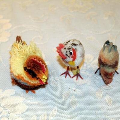 Vintage set of three Steiff chickens, two with tags (#63)