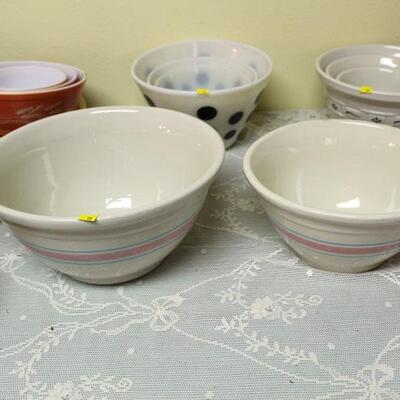 Pair Vintage McCoy mixing bowls, both chipped (#98)