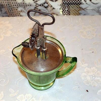 Vintage green measuring cup with fitted mixer (#187)