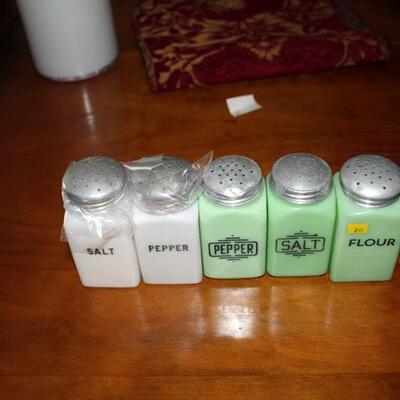Vintage milk glass salt and pepper and flour shakers, 5 pieces (#245)
