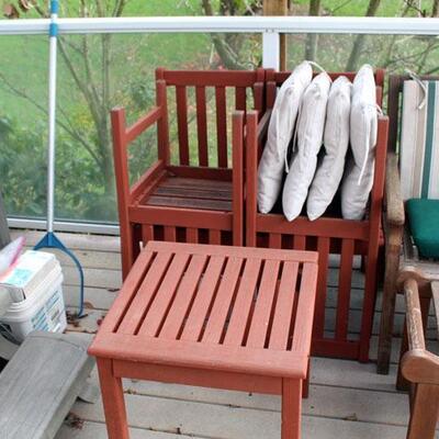 Patio redwood 4 chairs and one side table