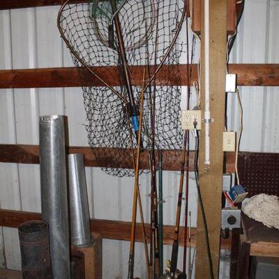 Lot of 6 fiberglass fishing rods, 5 reels, and 2 nets (#250a) 