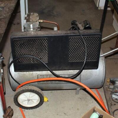 Campell Hausfeld 2HP 20 gallon Power Pro compressor, with long hose