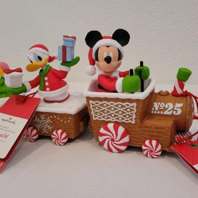 Lot 4: Mickey Mouse and Friends Synchronized Singing Christmas Deco TESTED A+