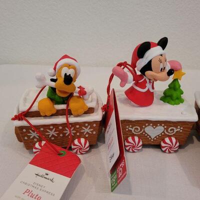 Lot 4: Mickey Mouse and Friends Synchronized Singing Christmas Deco TESTED A+