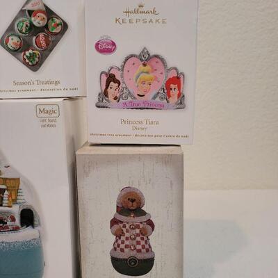 Lot 7: Assorted Hallmark Christmas Ornaments 
