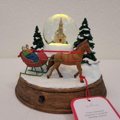 Lot 9: NEW HALLMARK Christmas in Evergreen Musical Snow Globe w/ Light TESTED A+