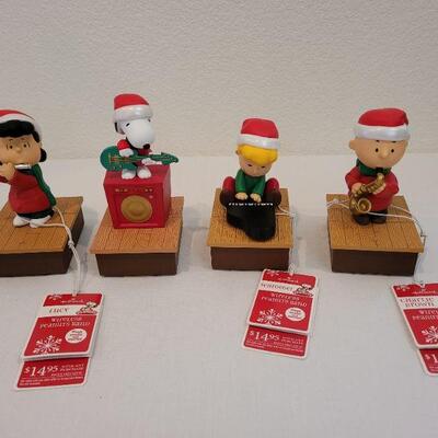 Lot 12: PEANUTS Charlie Brown & Friends Wireless Band UNTESTED (Need Batteries)